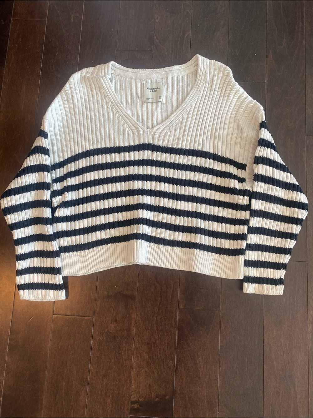 Abercrombie & Fitch White V-Neck Ribbed Sweater with Black Stripes